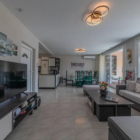 Διαμέρισμα Seaside Serenity *